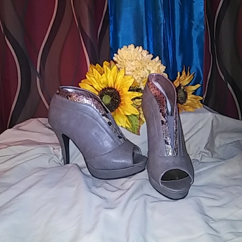 Ladies shoes
